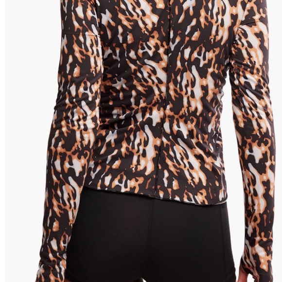 NWT! Free People Movement Right On Run Printed Long Sleeve Layer top - Picture 2 of 3